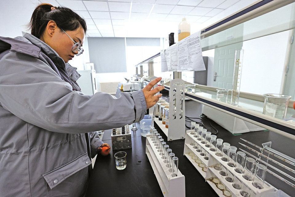 長(cháng)清馬山垃圾焚燒發(fā)電項目日焚燒約1500噸，年發(fā)電2億度，可滿(mǎn)足近6萬(wàn)戶(hù)家庭一年的用電 垃圾焚燒 發(fā)電生金